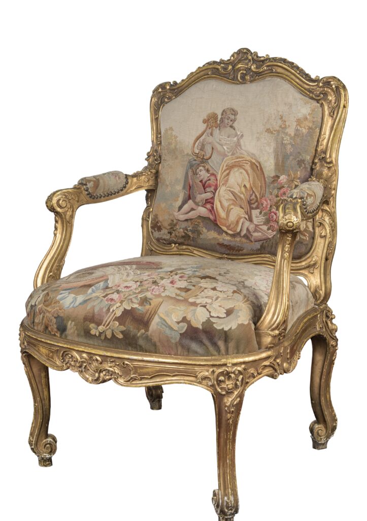 GARNITURĂ DE MOBILIER ÎN STIL LOUIS XV