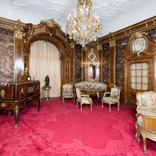 GARNITURĂ DE MOBILIER ÎN STIL LOUIS XV